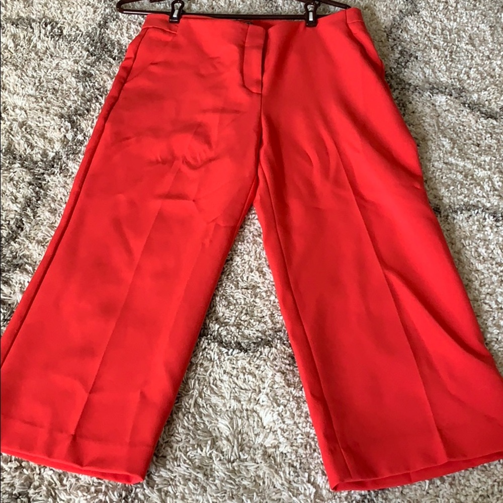 Red Capri pants